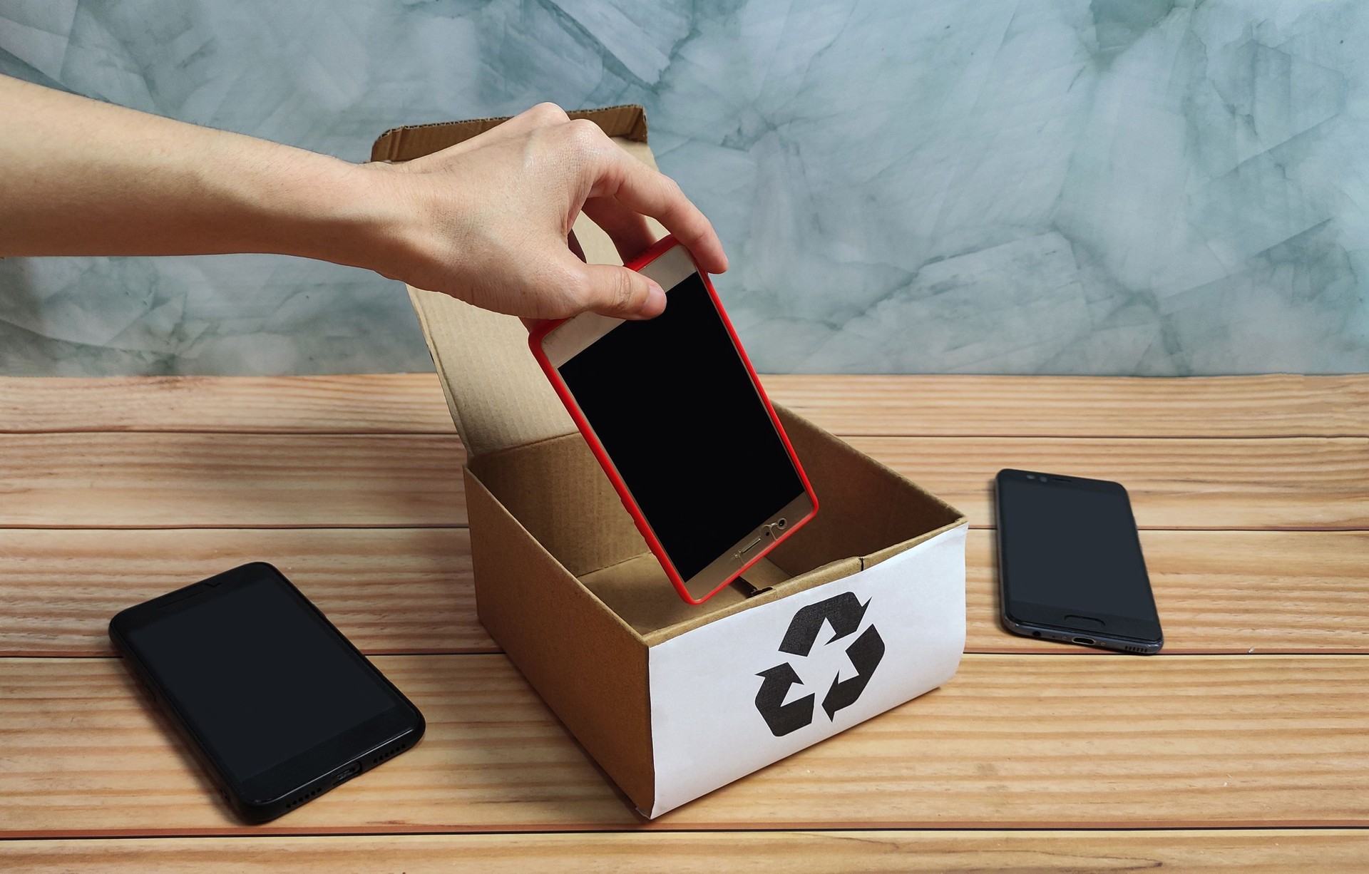 Eco-Friendly Living: Collecting Smartphones for Recycling